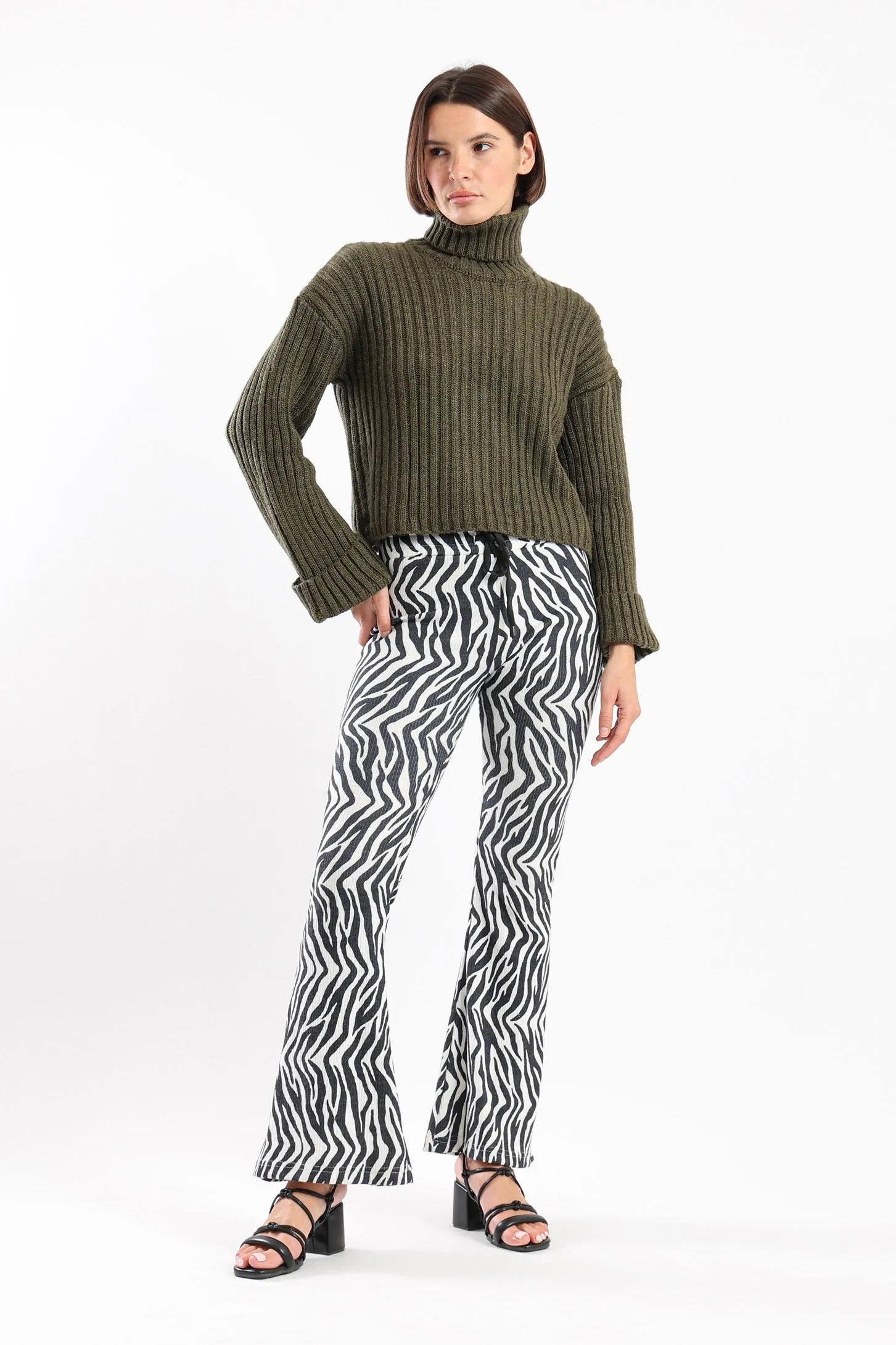 CHUNKY HIGH NECK SWEATER - OLIVE