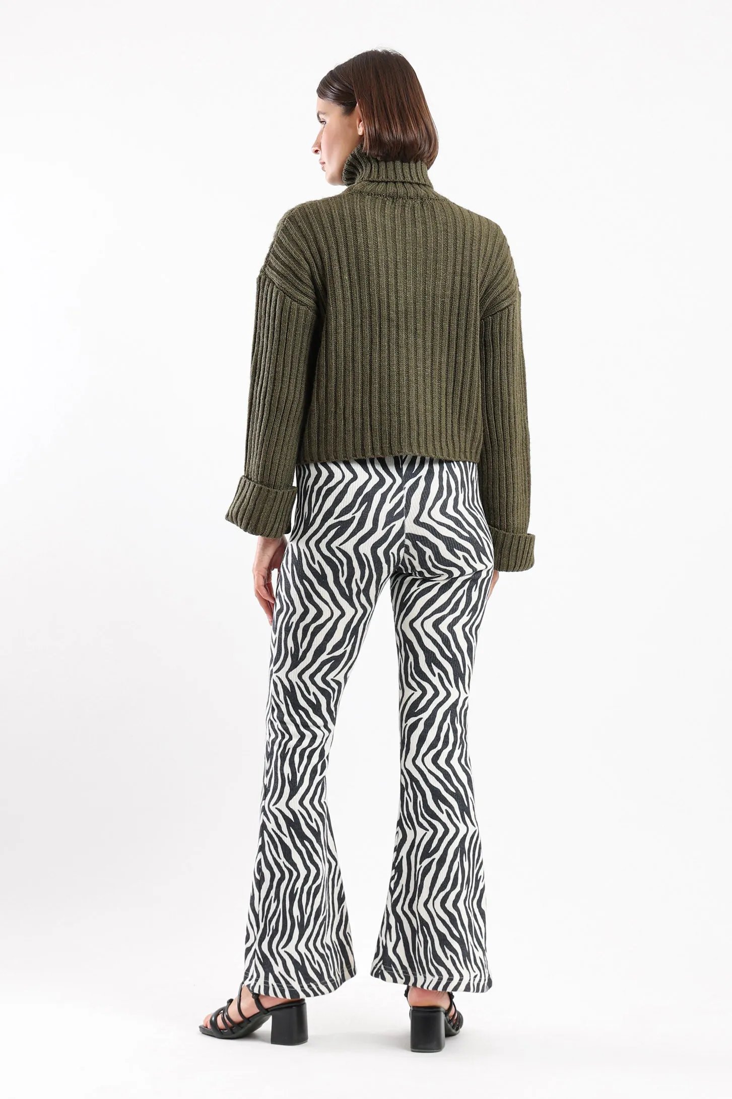 CHUNKY HIGH NECK SWEATER - OLIVE