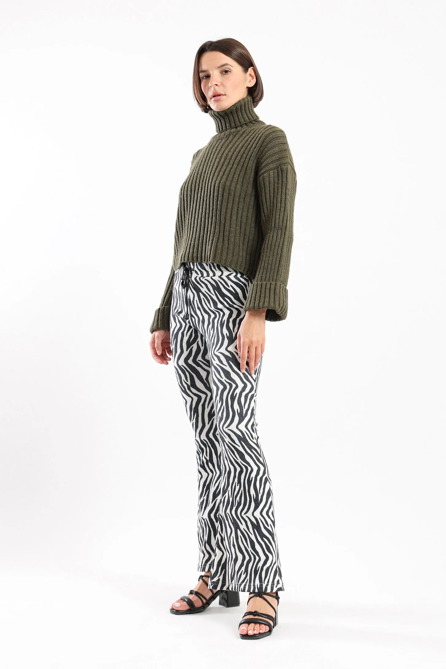 CHUNKY HIGH NECK SWEATER - OLIVE