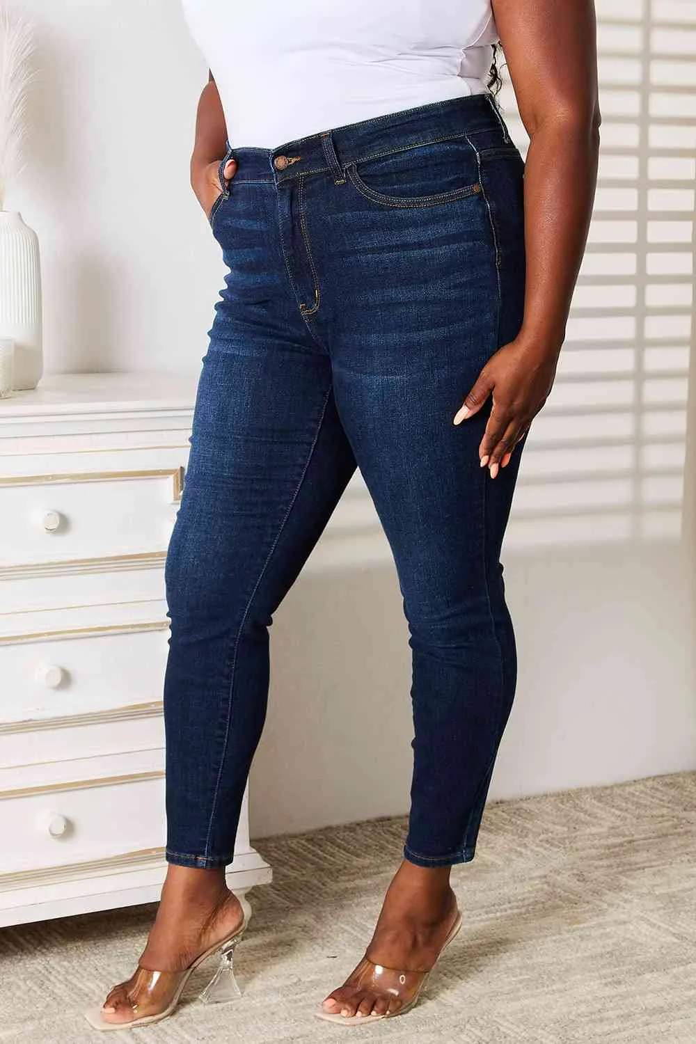 Judy Blue, High-Rise Handsand Skinny Jeans