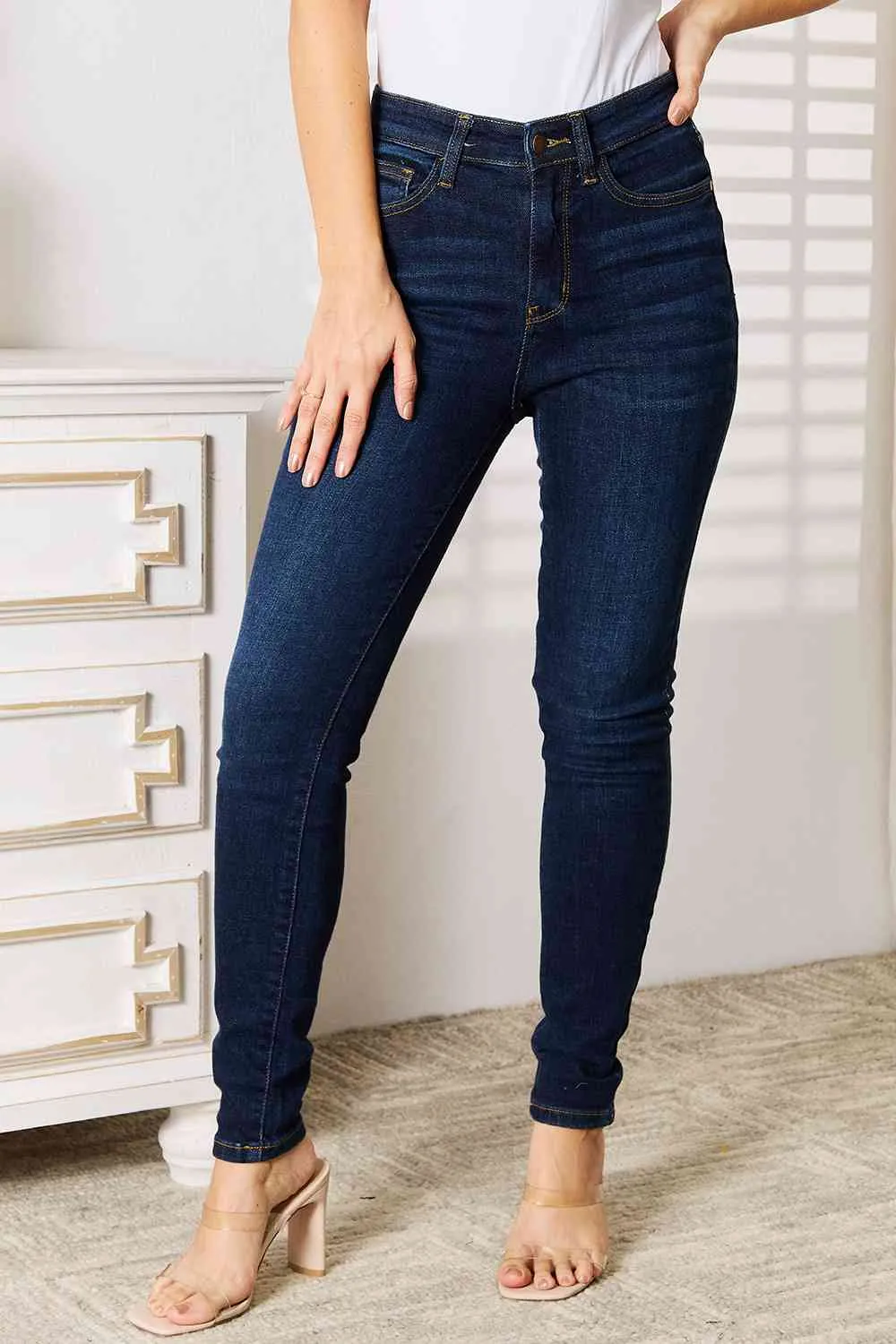 Judy Blue, High-Rise Handsand Skinny Jeans