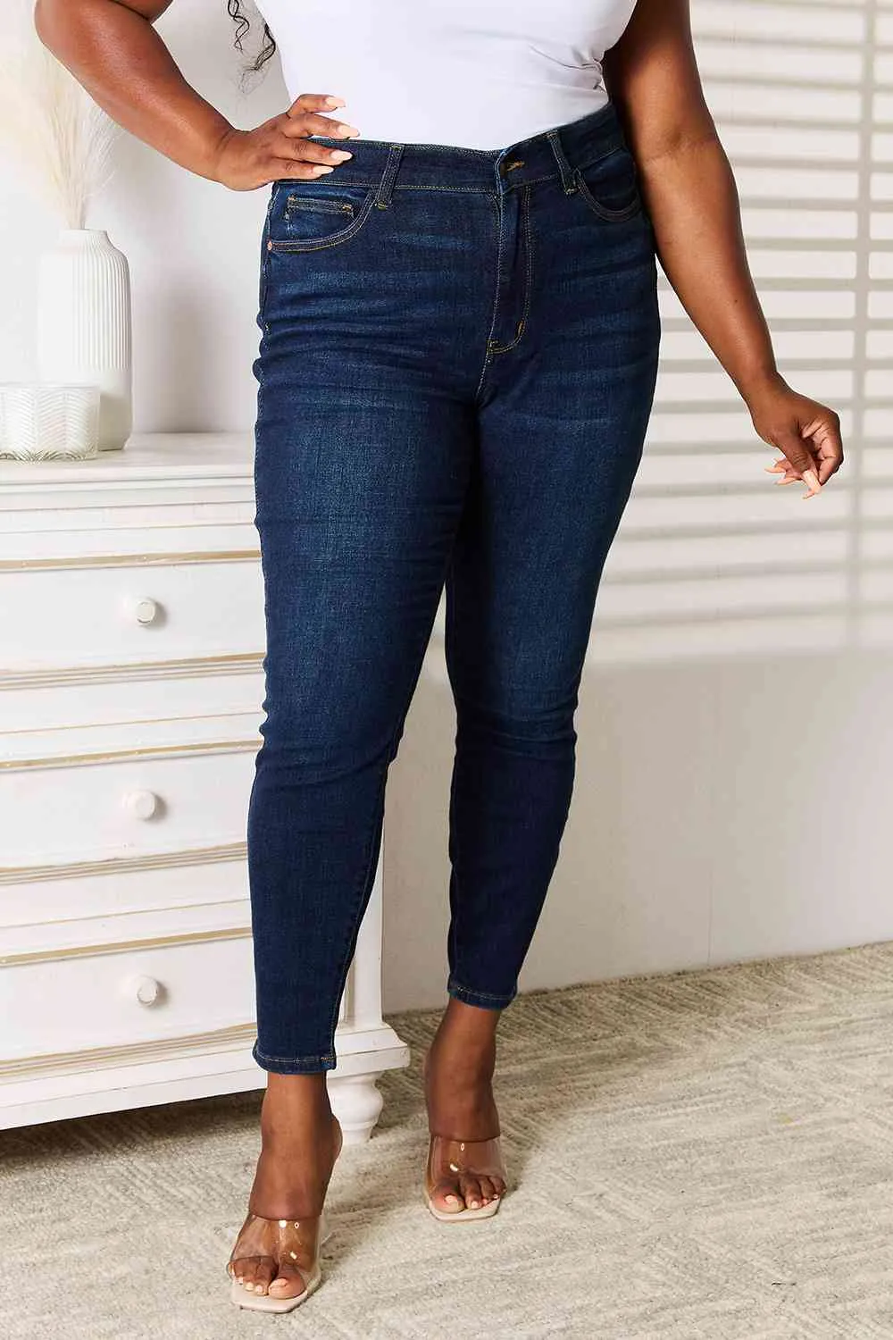Judy Blue, High-Rise Handsand Skinny Jeans