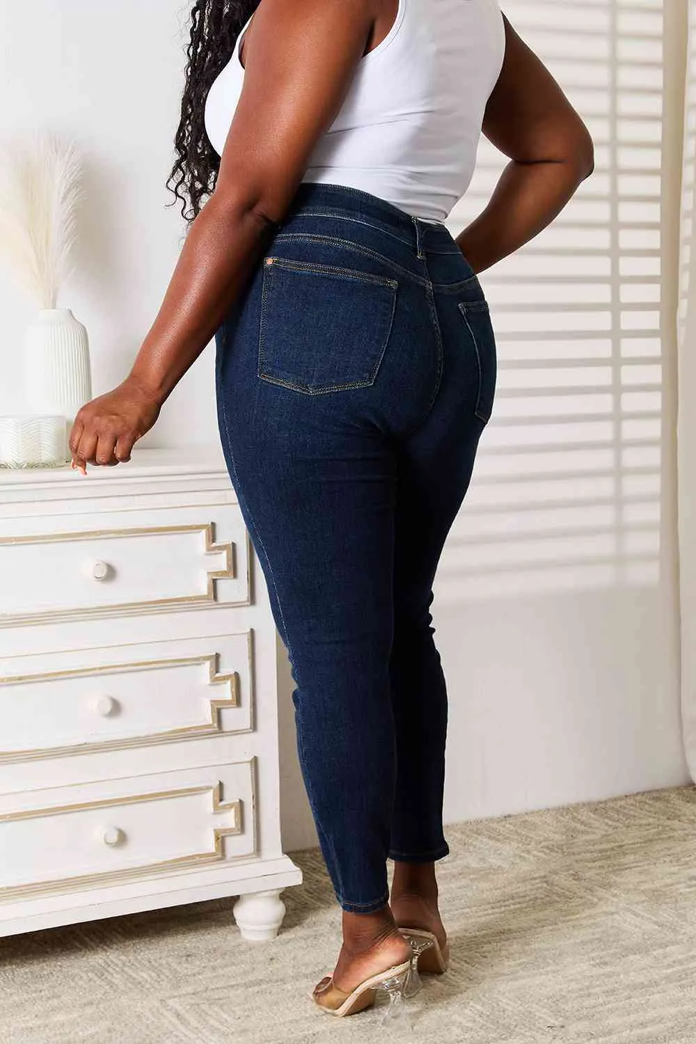 Judy Blue, High-Rise Handsand Skinny Jeans