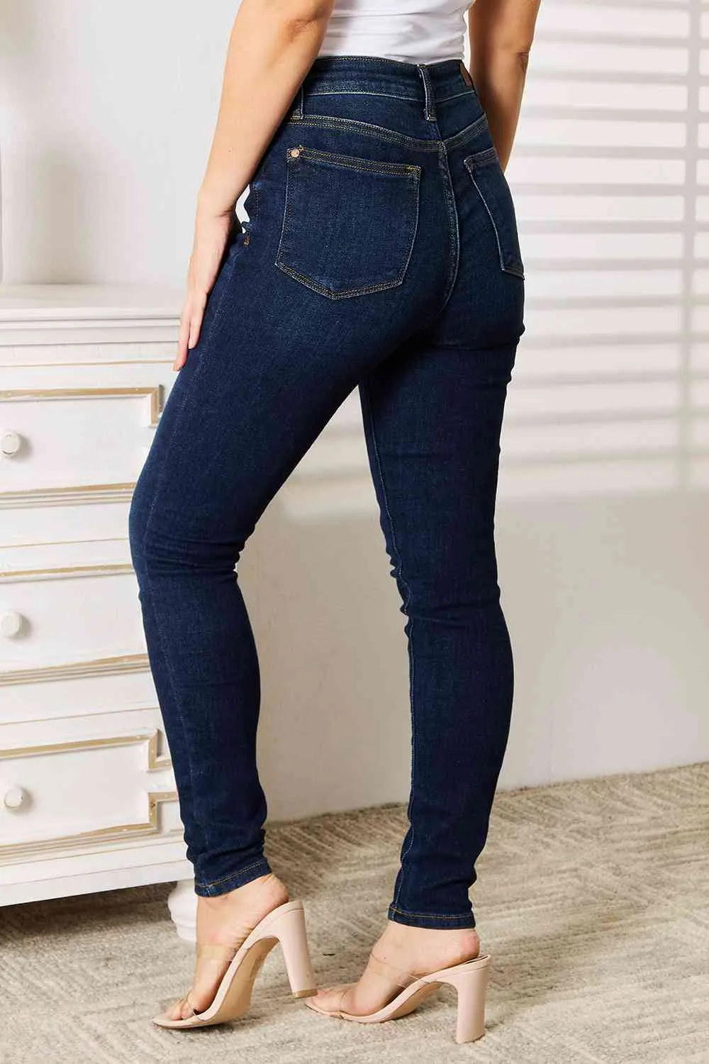 Judy Blue, High-Rise Handsand Skinny Jeans