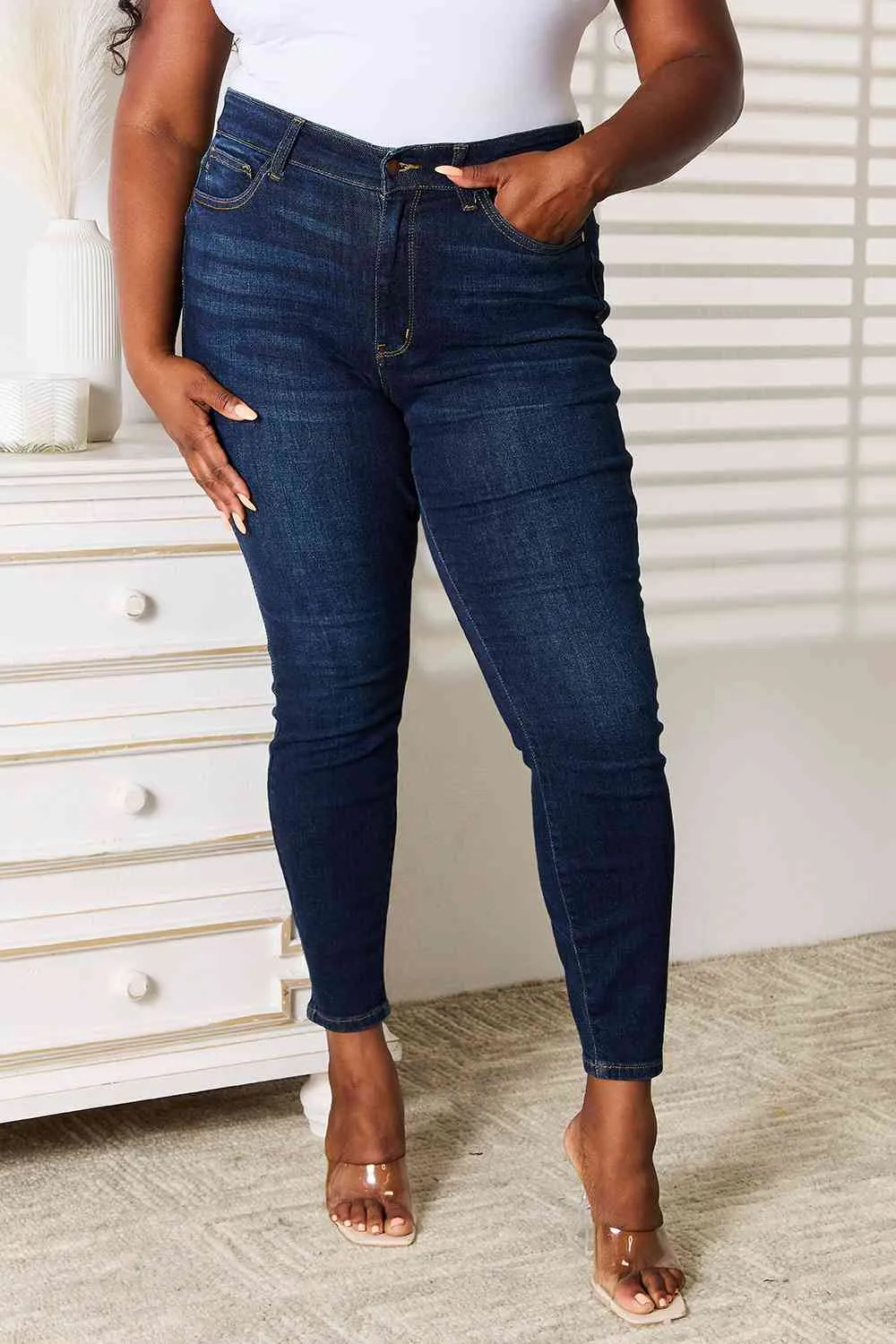 Judy Blue, High-Rise Handsand Skinny Jeans