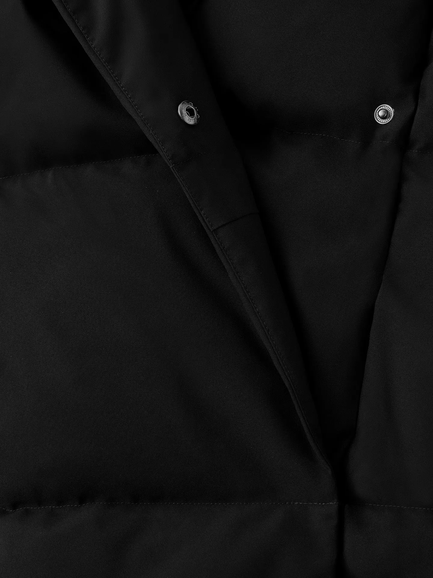 Cozy Hygge-Style Puffer Coat in Elegant Black