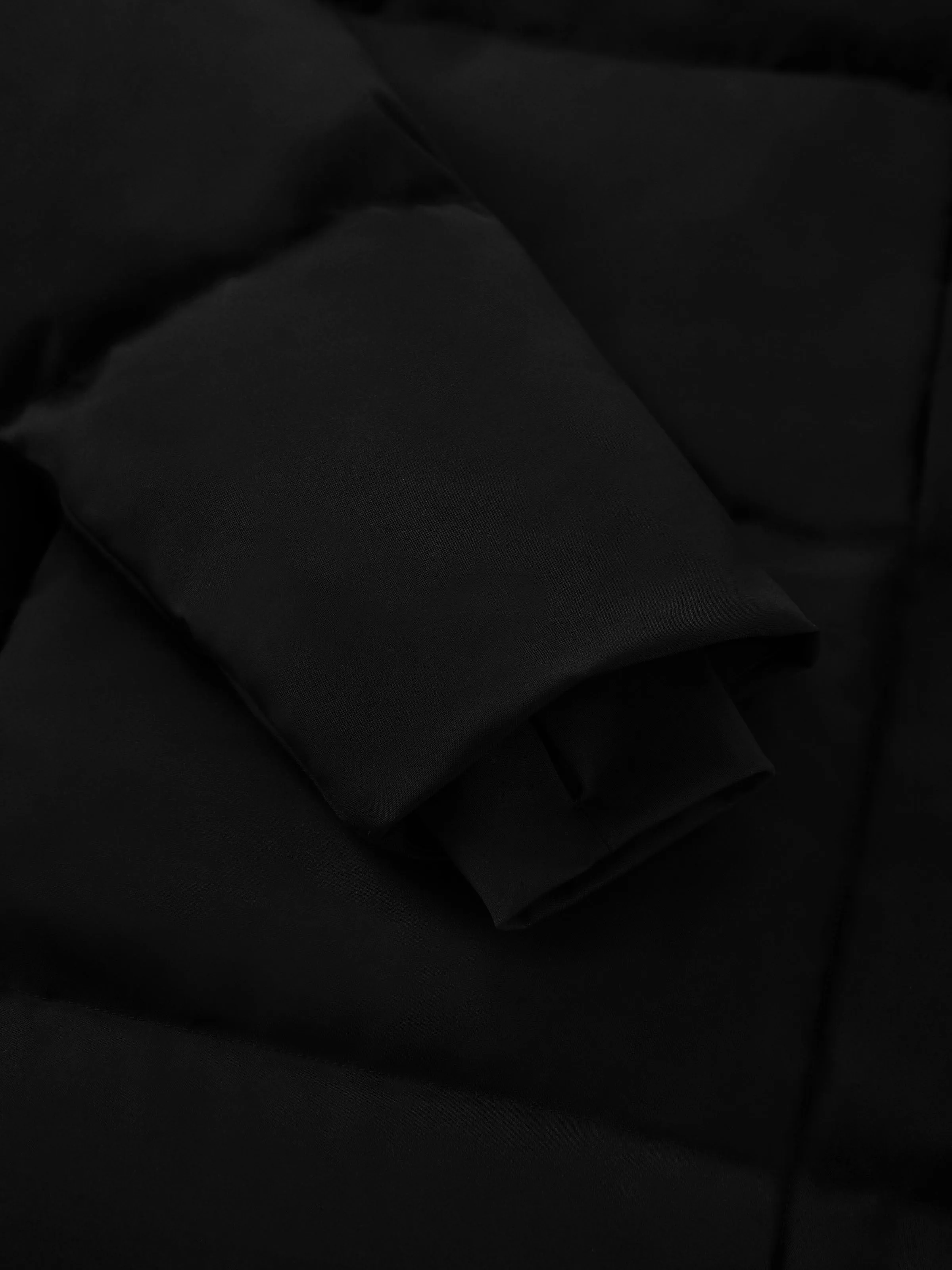 Cozy Hygge-Style Puffer Coat in Elegant Black